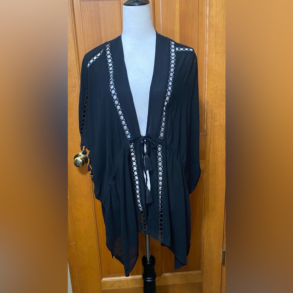 NWT Vince Camuto Circle Lace Fringe Detail Kimono - Picture 3 of 4